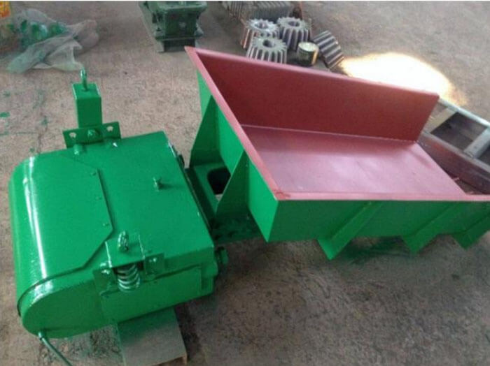 Electromagnetic vibrating feeder